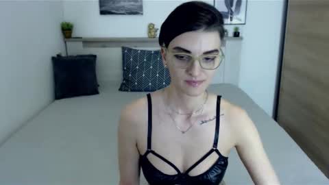 Snapshot of amylexy chatting on January 6, 5:16 pm Hi there guys  My pleasure in your hands  pvt is open online show from January 6, 5:16 pm