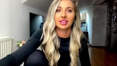 Snapshot of amyroberta92 chatting on February 25, 10:26 am amyroberta92 online show from February 25, 10:26 am