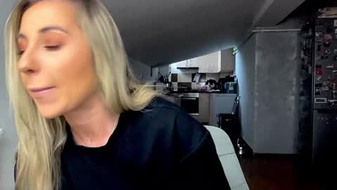 amyroberta92 online show from December 17, 7:48 am