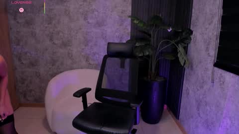 AMY WALKER online show from February 10, 10:51 am