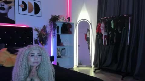AmyDiamond online show from May 14, 9:13 pm