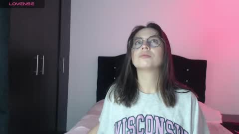 ana_arms_ online show from April 26, 7:44 pm