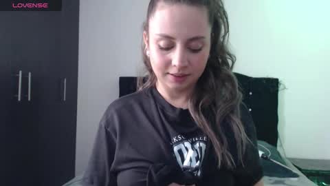 ana_arms_ online show from February 25, 2:53 pm