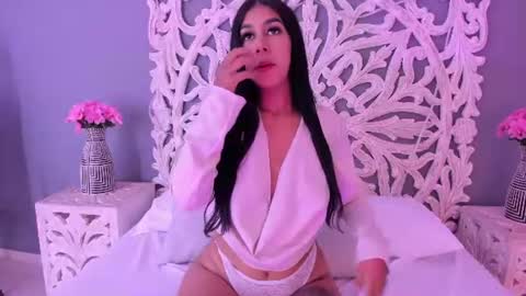 Ana Gonzalez online show from June 29, 8:30 pm