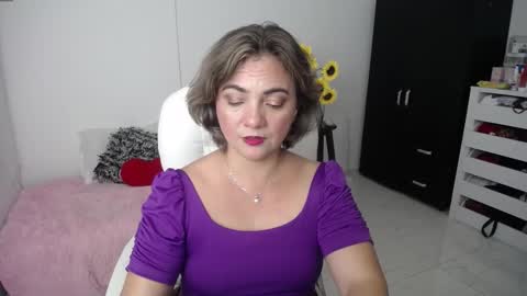 Snapshot of ana_hotmilf chatting on February 18, 2:27 am  Ana  online show from February 18, 2:27 am
