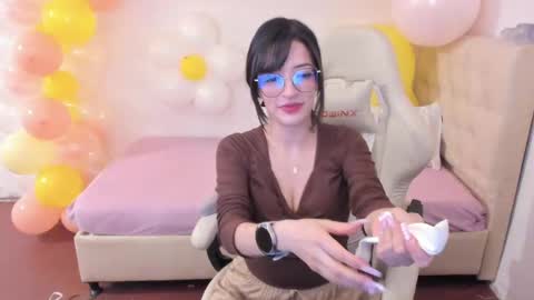 Im anna but you can call me as you want online show from May 5, 9:31 pm