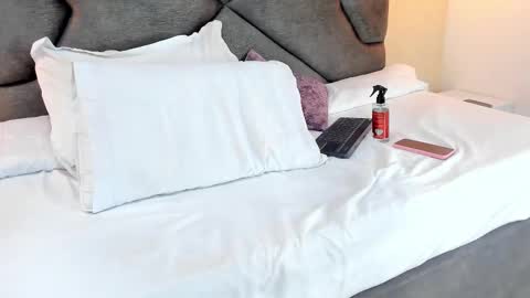 ana sophiia  online show from February 10, 9:04 am