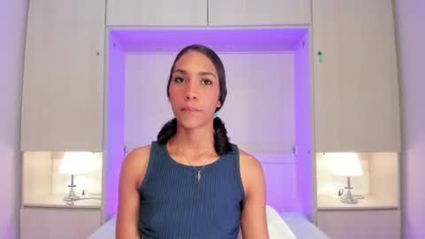 anaacollins_ online show from July 15, 12:10 pm