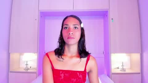 anaacollins_ online show from July 23, 12:03 pm