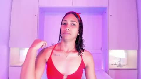 anaacollins_ online show from July 4, 11:58 am