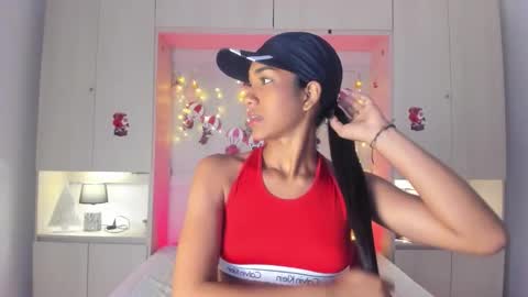 anaacollins_ online show from December 16, 7:53 pm