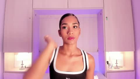 anaacollins_ online show from May 14, 11:30 am