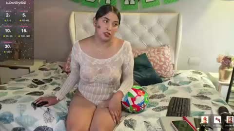 anabloom_ online show from June 17, 8:58 pm