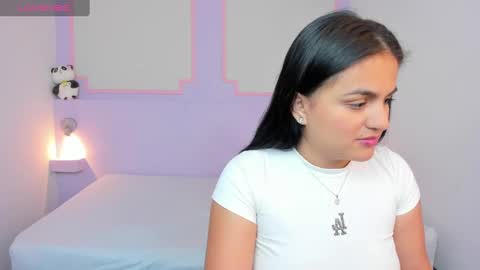 anaisvelvet6 online show from February 17, 8:06 pm