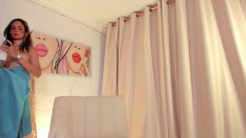 Ana online show from December 17, 9:21 pm