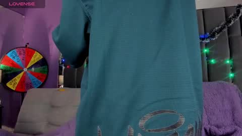   online show from December 12, 2:33 pm