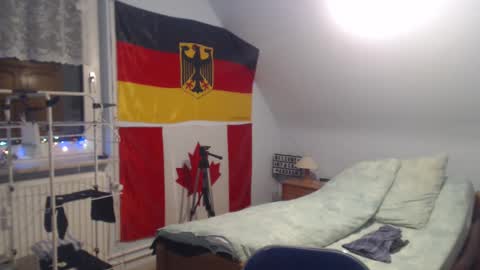 Snapshot of andre124231 chatting on December 5, 9:11 pm Andre online show from December 5, 9:11 pm