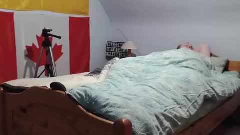 Snapshot of andre124231 chatting on December 18, 8:36 pm Andre online show from December 18, 8:36 pm