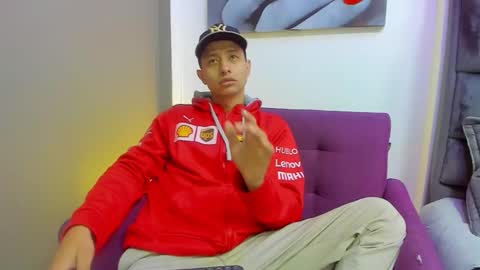 Snapshot of andre_blow chatting on October 1, 11:31 am Andre Blow online show from October 1, 11:31 am