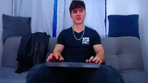 Snapshot of andre_parker chatting on October 18, 12:48 am Andre Parker online show from October 18, 12:48 am