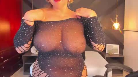 Snapshot of andre_soto_ chatting on October 23, 2:13 am A N D R E online show from October 23, 2:13 am
