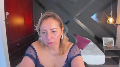Snapshot of andre_soto_ chatting on October 12, 3:21 am A N D R E online show from October 12, 3:21 am
