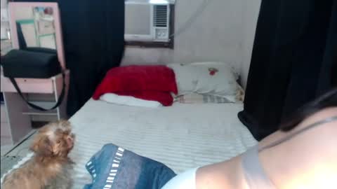 yanie online show from May 1, 1:32 am