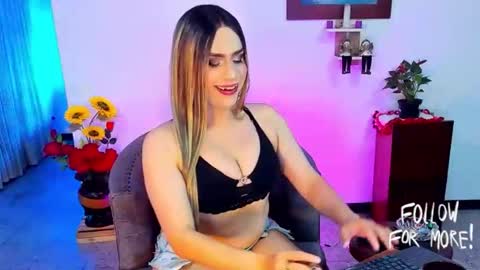 Andrea  online show from May 15, 9:28 am