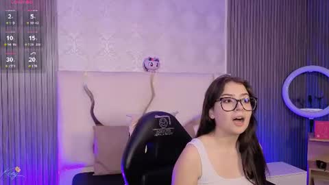 andrea_tay1 online show from June 25, 7:08 pm