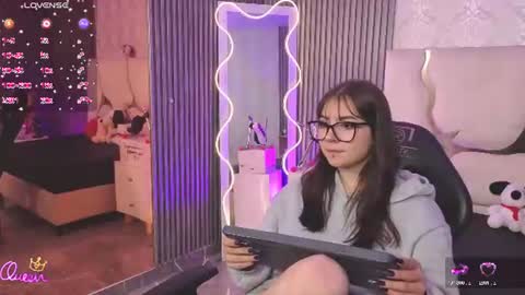 andrea_tay1 online show from August 4, 7:43 pm