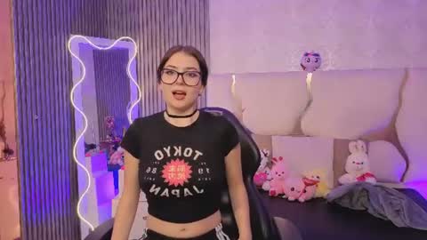 andrea_tay1 online show from July 9, 7:40 pm