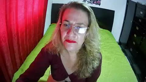 andrea_xx_ online show from May 7, 11:50 am