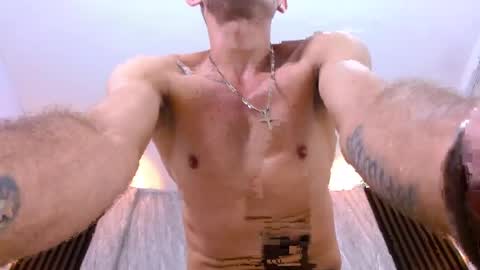 andres_colins1 online show from May 4, 9:21 pm