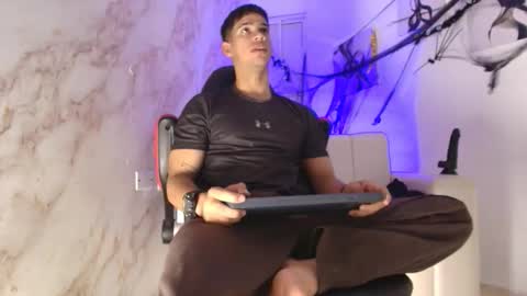 andres_stud online show from October 30, 7:42 am