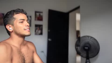 Snapshot of andres_vargas_ chatting on October 9, 8:03 pm Andres online show from October 9, 8:03 pm