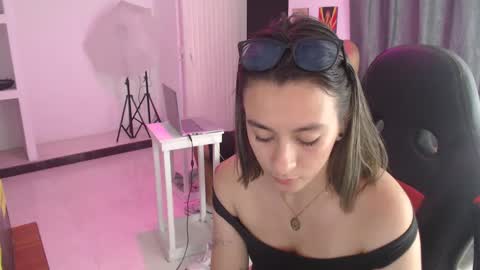 Isa  --------- online show from September 19, 1:32 am