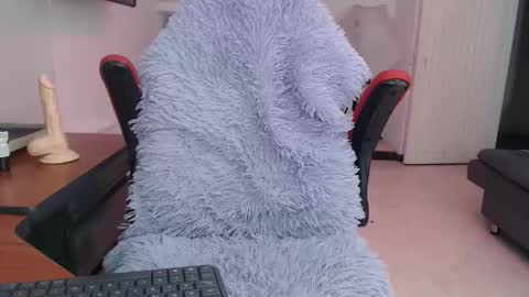 Isa  --------- online show from December 18, 1:34 am