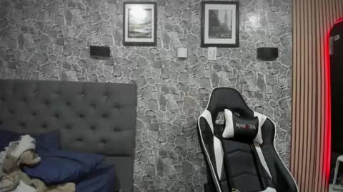 andrew_2811 online show from September 9, 7:41 am