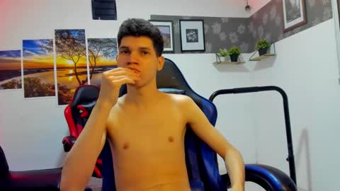 andrew_2811 online show from October 30, 8:15 am