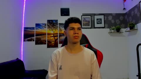 andrew_2811 online show from November 4, 12:56 am