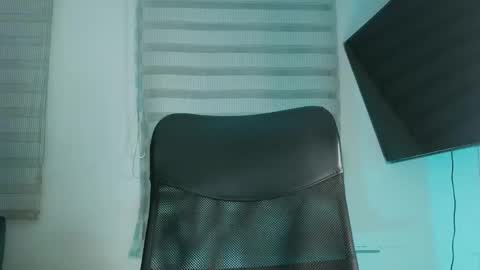 andrew_holden__ online show from March 17, 11:54 pm