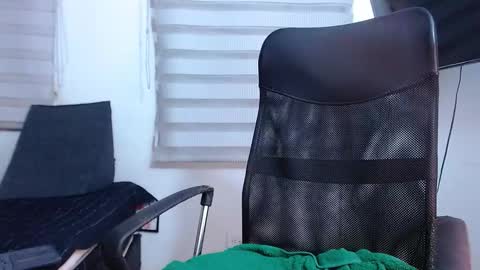 andrew_holden__ online show from February 21, 2:03 am