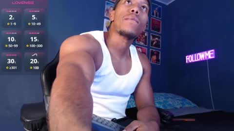 Snapshot of andrew_hoult chatting on December 6, 2:08 am Andrew online show from December 6, 2:08 am