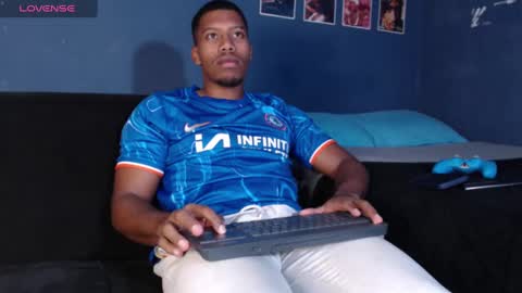 Snapshot of andrew_hoult chatting on February 18, 2:38 am Andrew online show from February 18, 2:38 am