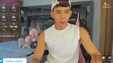 Snapshot of andrew_twink18 chatting on October 25, 7:25 pm Andrew M. online show from October 25, 7:25 pm
