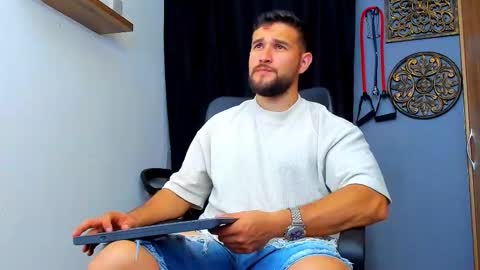 Andrew Diaz online show from February 10, 8:17 am