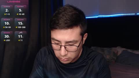 andrewmhilton_ online show from December 17, 7:04 am