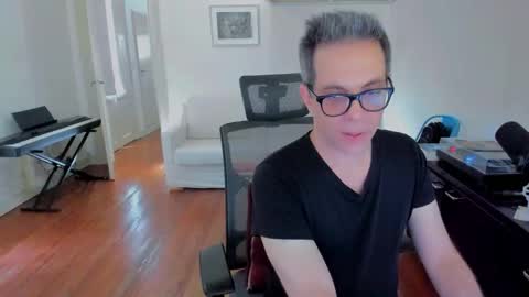 Andrew online show from December 5, 2:06 pm