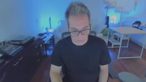 Andrew online show from November 4, 6:20 pm