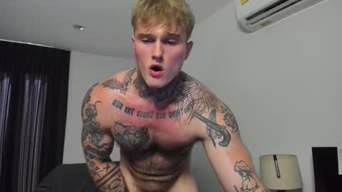 Snapshot of andy_hunk chatting on October 7, 8:10 am Andrew online show from October 7, 8:10 am